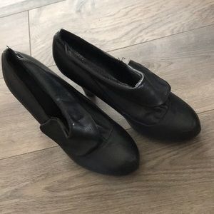 Super cute used bootie heals!